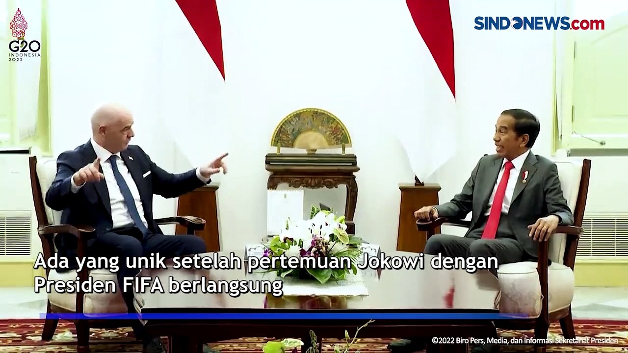 Usai Bertemu Presiden FIFA, Jokowi Foto Sambil Jongkok dengan Wartawan