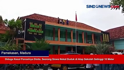 Diduga Kesal Ponselnya Disita, Seorang Siswa Nekat Duduk di Atap Sekolah Setinggi 10 Meter