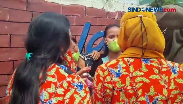 Wanita Gendong Balita Menangis Histeris saat Dirazia Petugas di Cempaka Putih