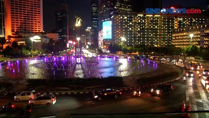 Masyarakat Ramai-Ramai Swafoto di Halte Bundaran HI