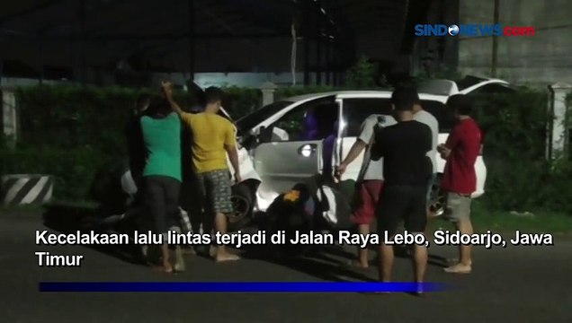 Minibus Ringsek Tabrak Tiang Listrik di Sidoarjo, Sopir Diduga Mengantuk