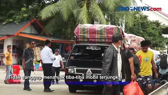 Detik-Detik Truk Sembako Jatuh ke Laut di Pelabuhan Ulee Lheu