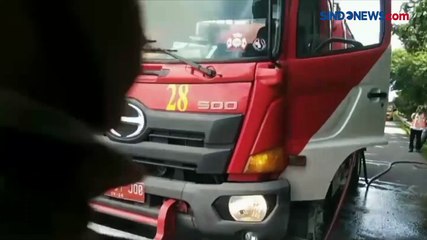 Gas Tabung 12 Kg Meledak, Sebuah Mobil Pikap Terbakar