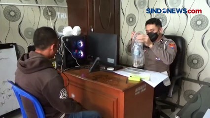 Tải video: Pengemudi Diduga Mabuk, Minibus Tabrak dan Seret Motor Sejauh 10 Kilometer