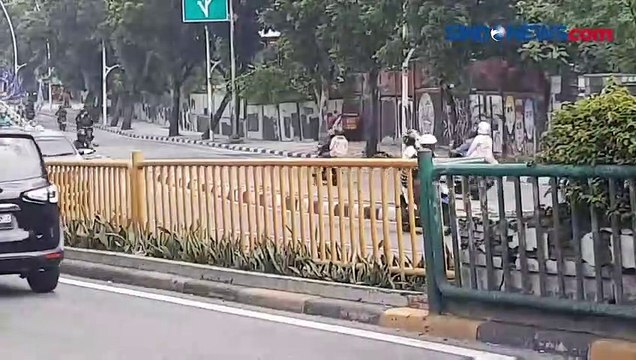 Berbekal Senjata Tajam Ukuran Besar, 2 Kelompok Pelajar Terlibat Tawuran