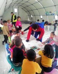 Deprem bölgesinde 'Örümcek Adam' karakteri ile çocukların gönlüne dokundu