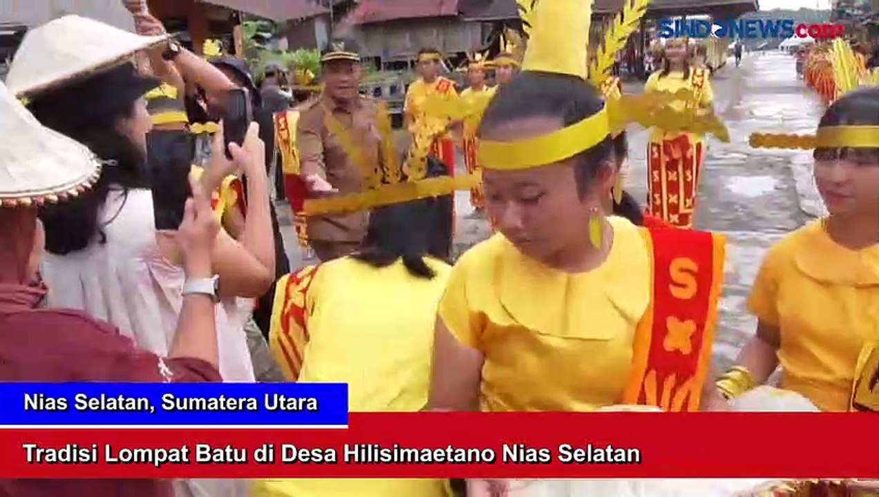 Tradisi Lompat Batu di Desa Hilisimaetano Nias Selatan