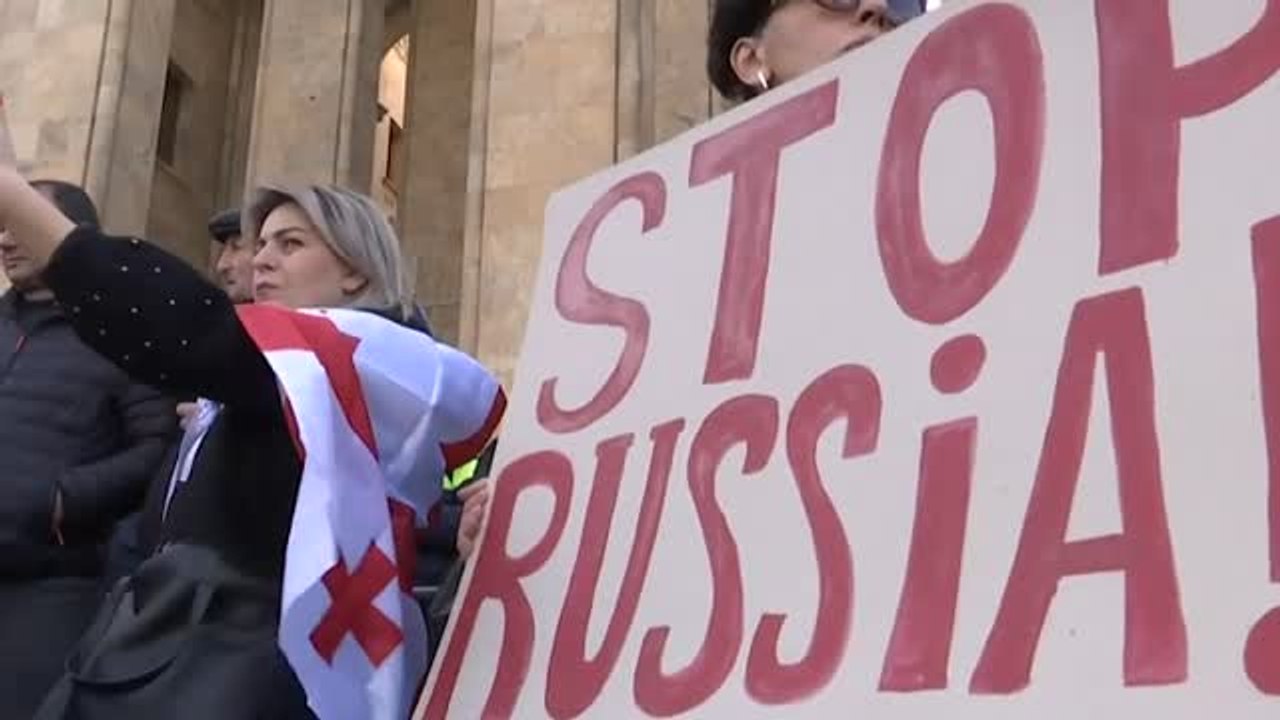 Continúan las protestas en Georgia por la propuesta de ley sobre la libertad de prensa