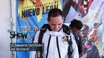 VIDEO: Chavana causa gracia al aventarse de paracaídas