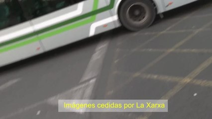 Una conductora embiste a tres activistas feministas en Barcelona