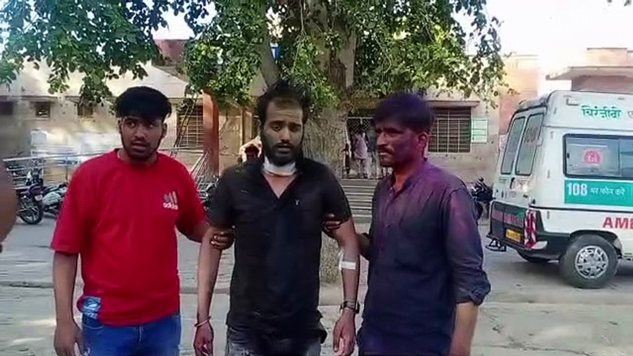 दो युवकों की गर्दन ब्लेड से काटी,,,देखें वीडियो