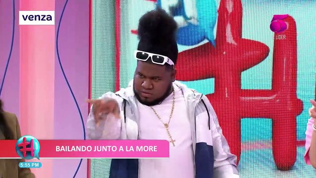 La More llegó a Tegucigalpa y aprovechó para poner a bailar a Su Clemente y Betty en El Hilo