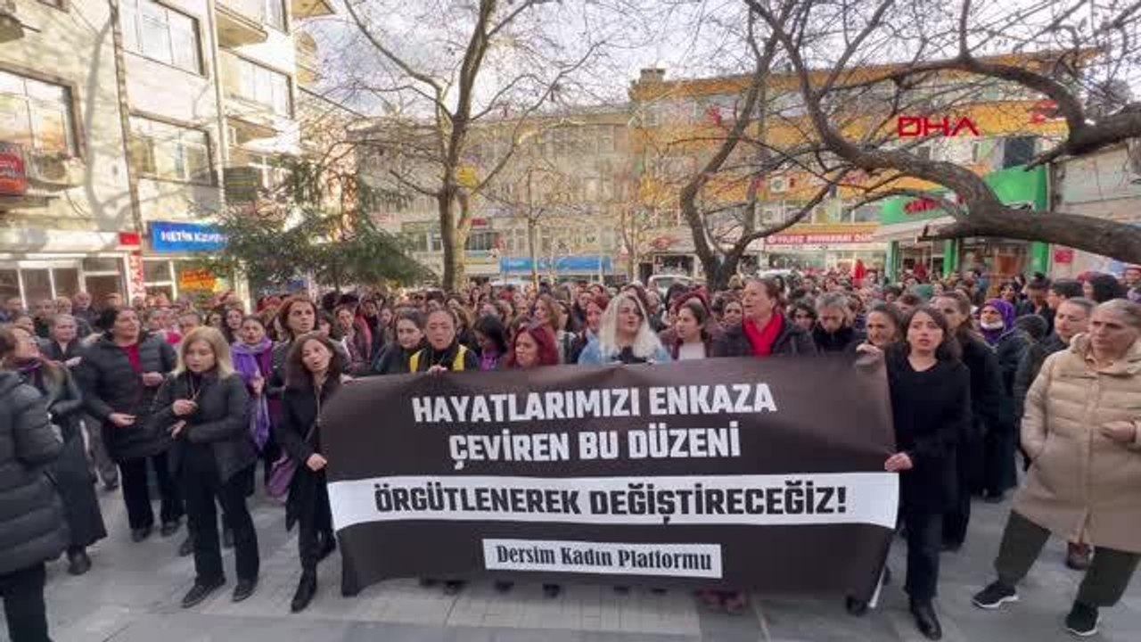 TUNCELİ'DE KADINLAR, DEPREMLERDE ÖLEN KADINLAR İÇİN YÜRÜDÜ