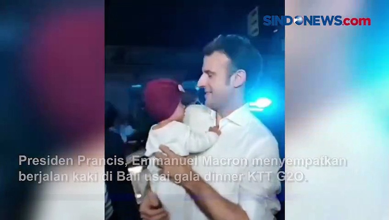 Blusukan, Presiden Prancis Emmanuel Macron Berjalan Santai dan Gendong Bayi di Bali