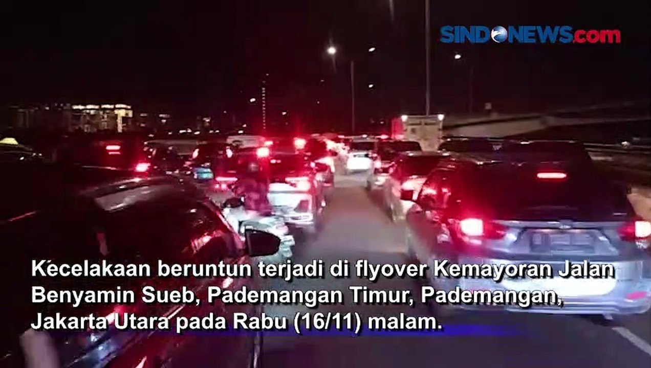 Dihantam Mobil, Pikap Terbalik di Flyover Kemayoran Begini Kondisinya