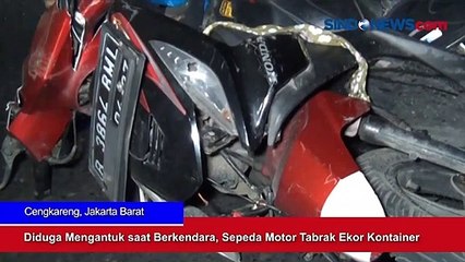 Diduga Mengantuk saat Berkendara, Sepeda Motor Tabrak Ekor Kontainer