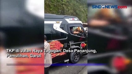 下载视频: Diduga Rem Blong, Fuso Angkut Hotmix Ringsek Tabrak Tebing di Garut