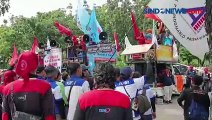 Aksi Buruh Tuntut Kenaikan UMP di Balaikota, Arus Lalin Medan Merdeka Selatan Padat
