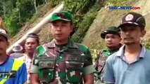 Anggota TNI Terobos Longsor Salurkan Makanan untuk Warga di Bener Meriah Aceh
