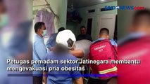 Petugas Damkar Evakuasi Pria Obesitas hendak Berobat di Jatinegara