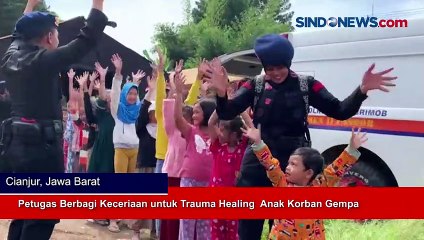 Petugas Berbagi Keceriaan untuk Trauma Healing Anak Korban Gempa