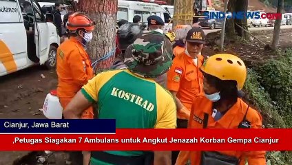 Video herunterladen: Memasuki Hari ke-4 Pencarian Korban Gempa Cianjur, Petugas Siagakan 7 Ambulans untuk Angkut Jenazah