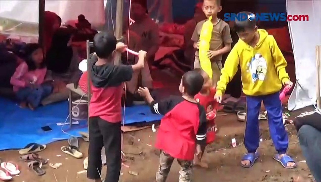Bertahan dalam Terpal, Ratusan Pengungsi Korban Gempa Cianjur Butuhkan MCK dan Tenda Layak