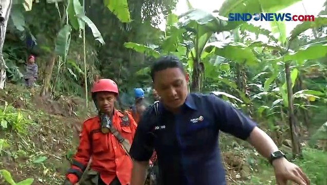 Melihat Tim SAR Berjibaku Evakuasi Korban Gempa Cianjur