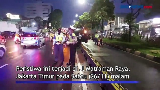 Sopir Ngantuk, Mobil Tersangkut Pembatas Busway di Jakarta Timur