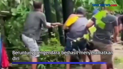 Download Video: Banjir di Gianyar, Motor Hanyut dan Akses Jalan Terputus