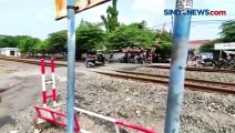 Viral! Penjaga Perlintasan Kereta Api Tanpa Palang Pintu Selamatkan Pemotor di Lamongan