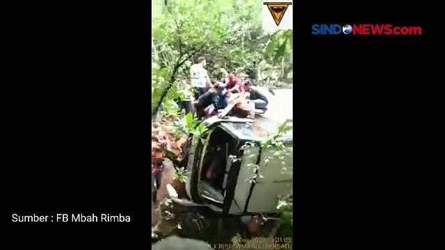 Breaking News: Detik-Detik Evakuasi Korban Bus Terjun Ke Jurang di Kawasan Telaga Sarangan Magetan