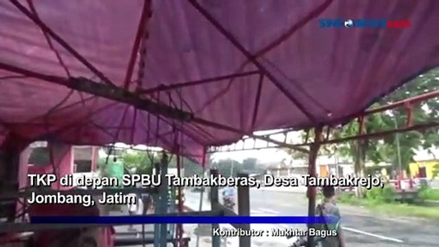 Gegara Ngebut, Truk Tabrak Warung Nasi Bebek dan Terjun ke Sungai di Jombang