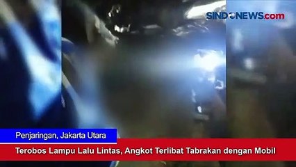 Terobos Lampu Lalu Lintas, Angkot Terlibat Tabrakan dengan Mobil