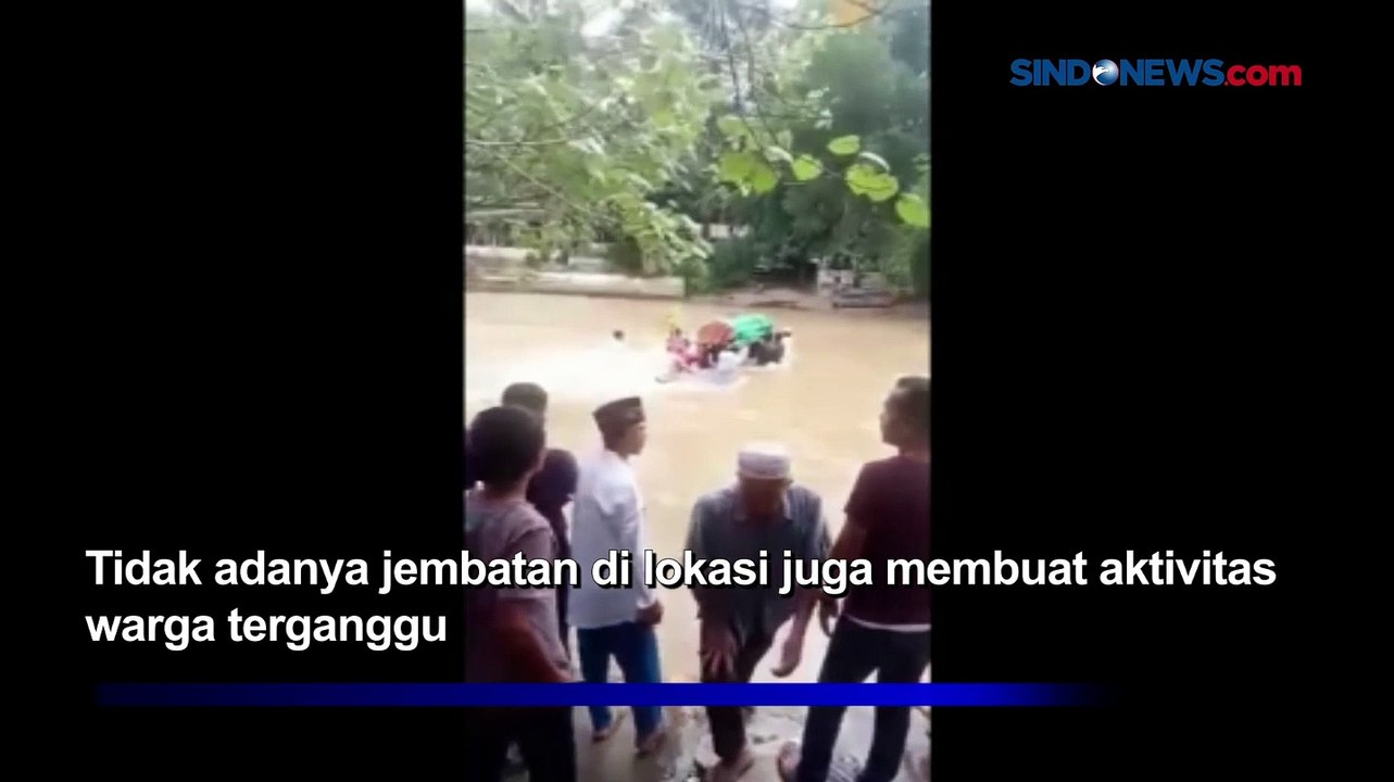 Warga Gotong Keranda Jenazah Seberangi Sungai di Labuhanbatu Viral di Medsos