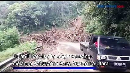 Longsor Terjadi di Karo, Truk Tangki Terseret Masuk ke Jurang