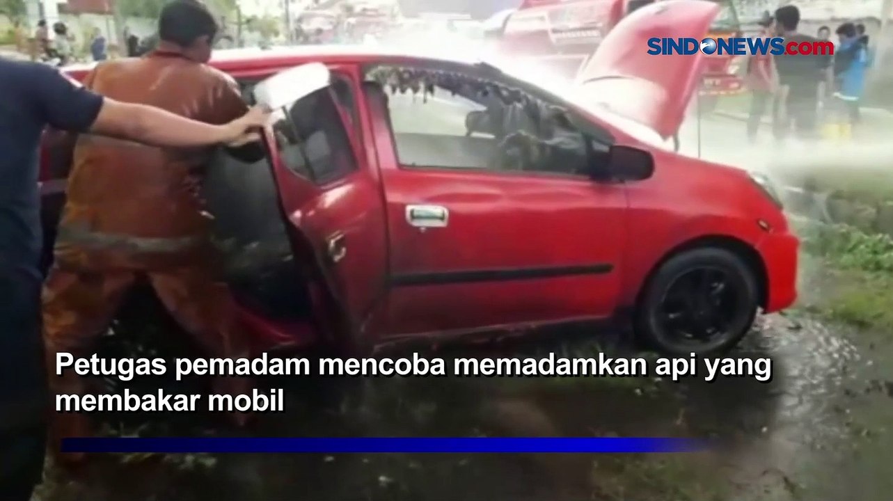 Sedang Parkir di Garasi, Mobil Terbakar di Palangkaraya