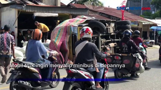 Kelebihan Muatan, Truk Gabah Terguling di Jalan Nasional Aceh