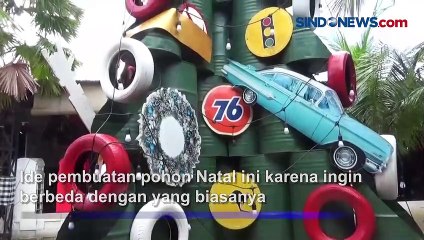 Unik! Pohon Natal dari Drum Bekas di Denpasar
