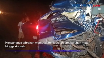 Скачать видео: Minibus Tertabrak Kereta di Ngawi, Diduga Penjaga Perlintasan Mengantuk dan Terlambat Tutup Palang