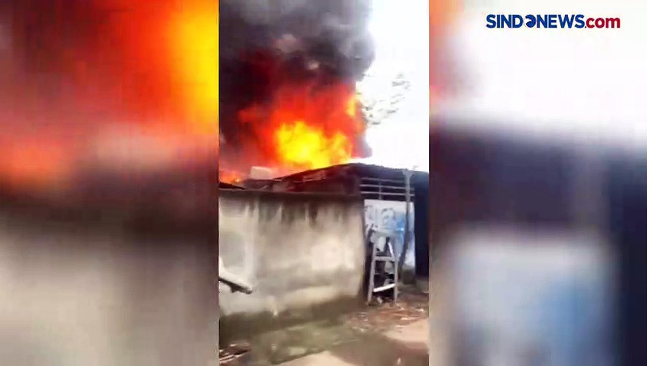 Pabrik Kerupuk Ludes Terbakar, 4 Rumah Warga Ikut Dilalap Api di Pesanggrahan
