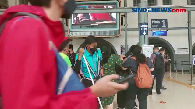 Stasiun Pasar Senen Diserbu Penumpang saat Puncak Libur Natal