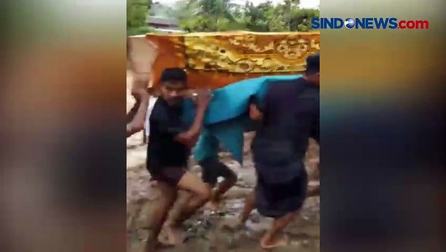 Keranda Jenazah Nyaris Terseret Arus Sungai di Polewali Mandar, Keluarga Histeris