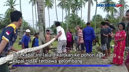 Warga Temukan Kapal Tongkang Terdampar di Pesisir Pantai Sulsel