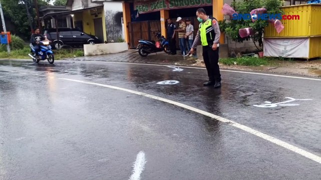 Terekam CCTV, 2 Pelajar Tewas Terlindas Truk Akibat Motor Selip di Gresik