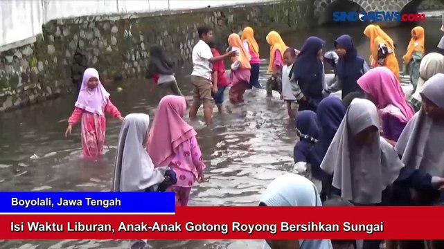 Melihat Anak-Anak di Boyolali Isi Waktu Liburan dengan Bersihkan Sungai