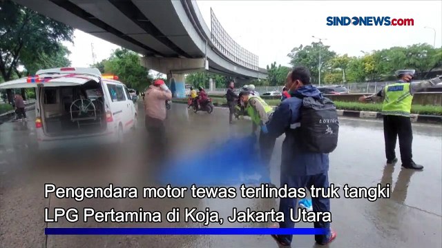 Terjatuh karena Kondisi Jalan Licin, Pengendara Motor Tewas Terlindas Truk Tangki