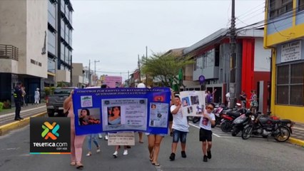 tn7-familiares-y-amigos-de-jovenes-desaparecidas-realizan-marcha-080323