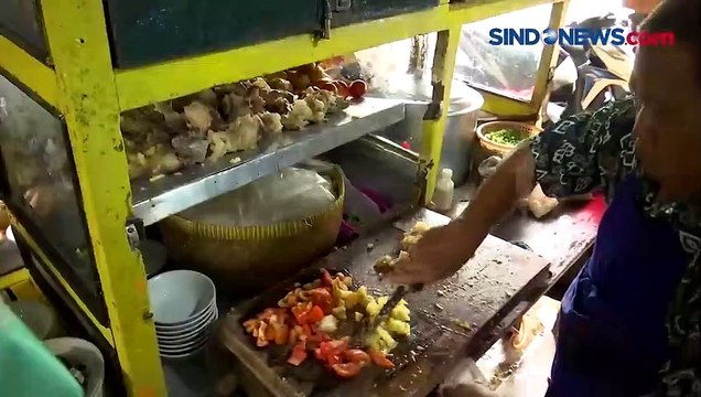 Menggugah Selera, Menyantap Kuliner Sup Kaki Legendaris di Cideng