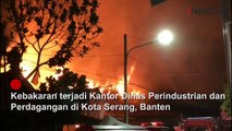 Diduga Korsleting Listrik, Kantor Disperindag Kota Serang Terbakar